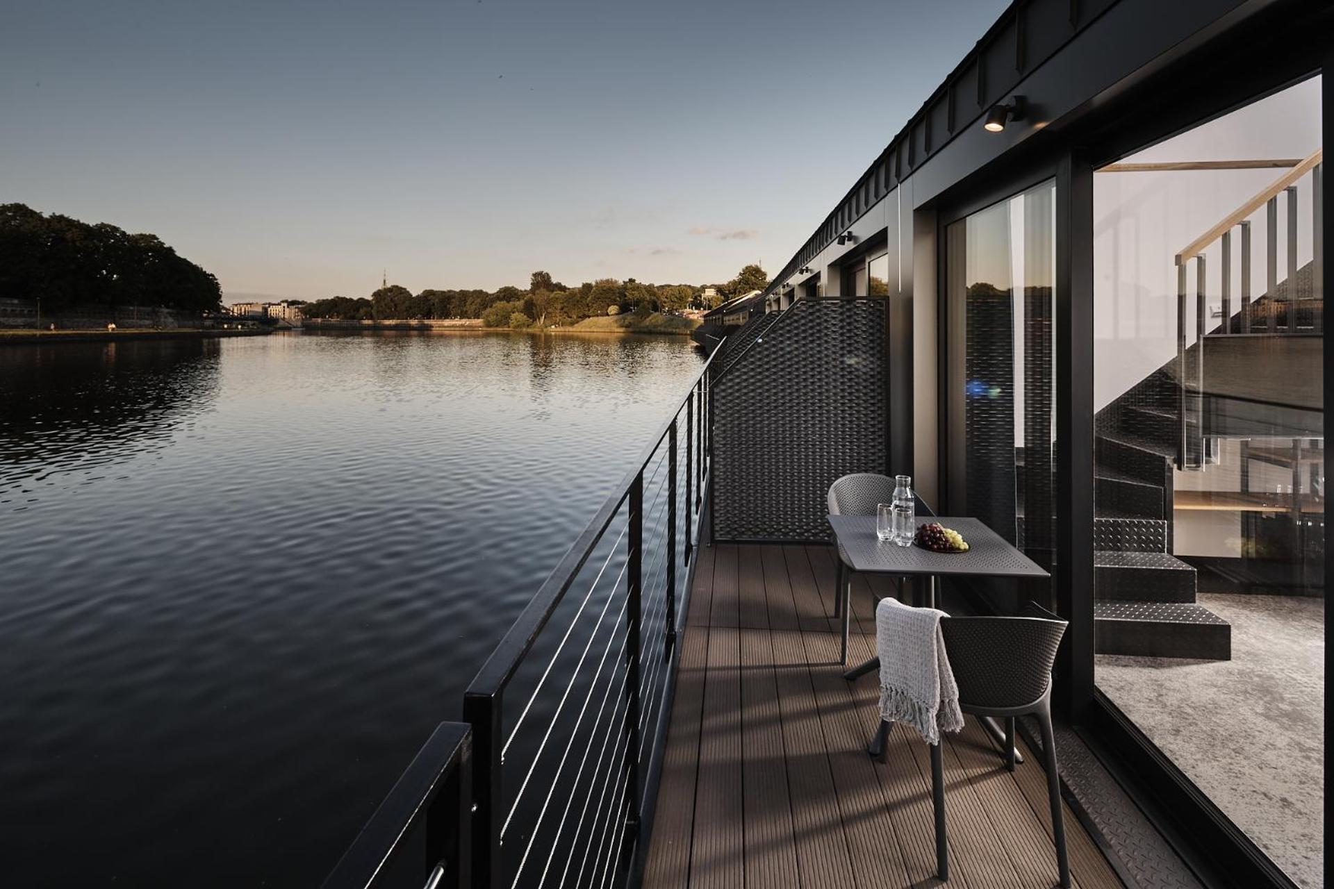New Port - Premium Floating Aparthotel Cracovia Exterior foto